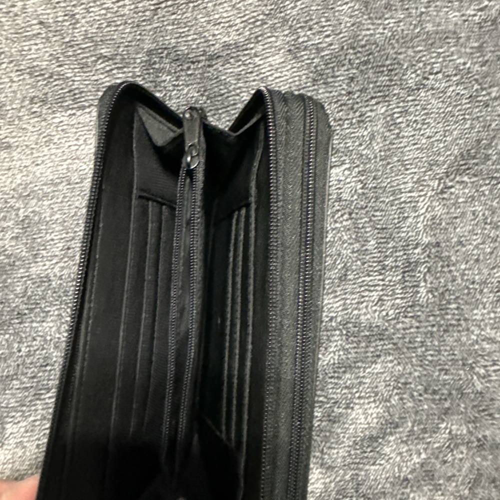 Elegant Black Men's Zipper Wallet